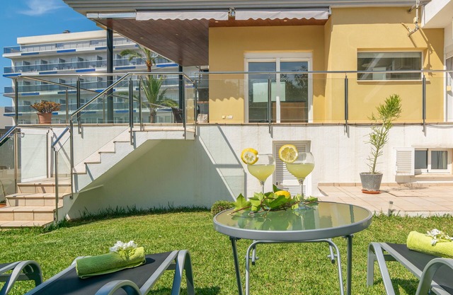 ROMANÍ - Beautiful chalet with great garden and terrace near the beach. Free WiFi