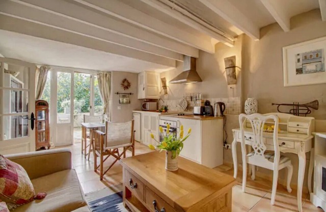 Romantic 1 bed with private patio overlooking orange grove