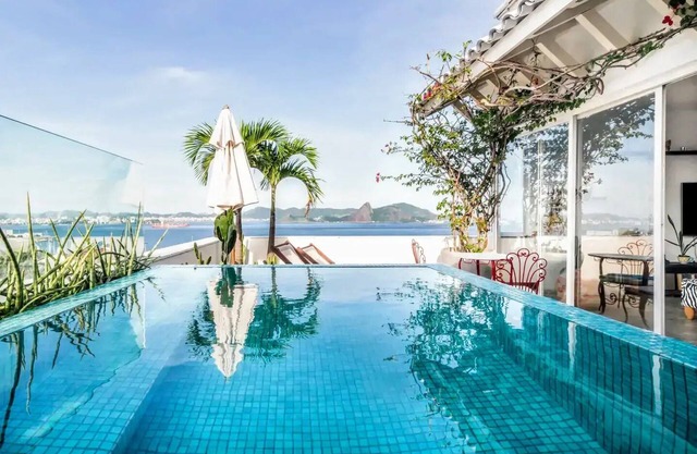 Romantic Penthouse in Rio with heated pool and unforgettable beach view