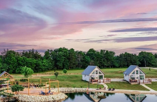 Romantic Cabin with King bed, views + beach! #4
