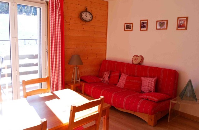 Romantic Chalet-Style Flat with Mountain View