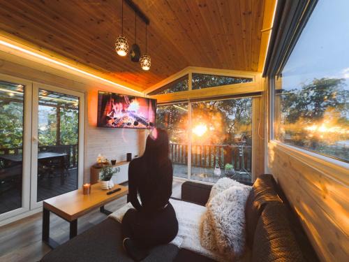 Romantic Cottage - Private Hot Tub - Sauna - Beach access