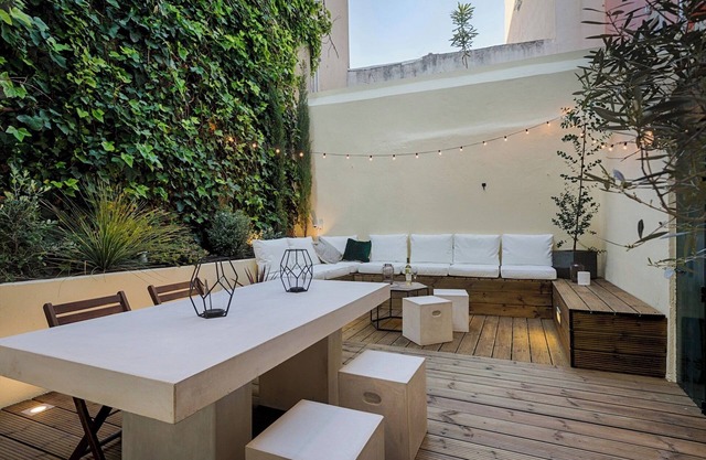 Romantic Gem in Santos