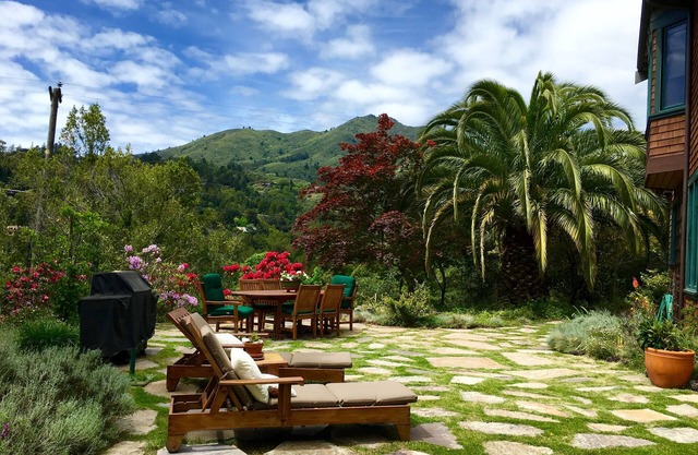 Romantic getaway. Hikers/bikers dream. Peaceful. Fresh Air. Nature. Sanctuary.