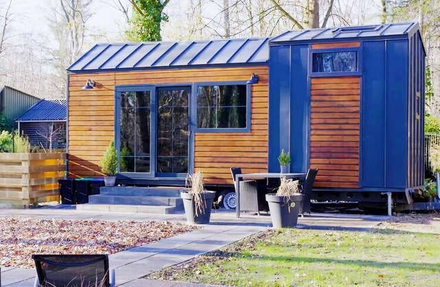 Romantic holiday home in Hoogersmilde with garden
