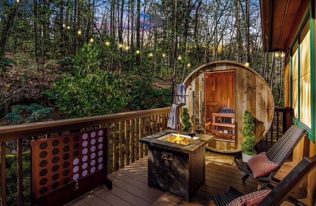 Romantic Mountain Retreat I Hot Tub I Sauna I Fire pit I Art Studio