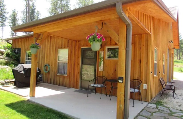 Romantic Mountain Retreat for Two – Aspen Acres Cabin in the Heart of the Black Hills