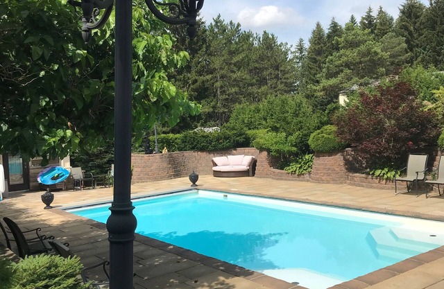 Romantic Studio Hideaway Heated Pool Option