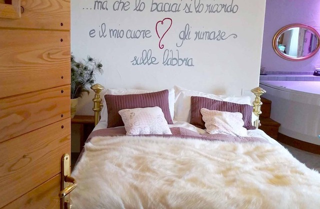 Romantic Suite with Jacuzzi and private balcony with view