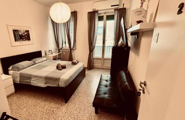 Rome Tuscolana - large room near metro A