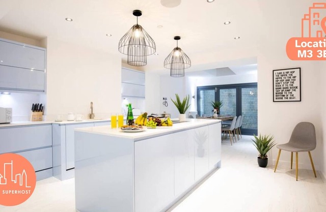 Roof Terrace Townhouse by City SuperHost