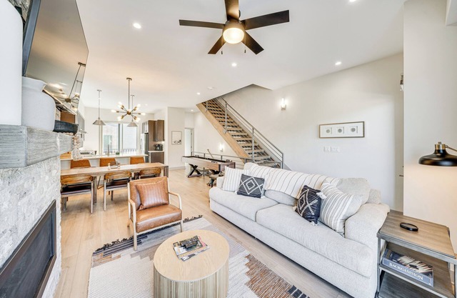 Rooftop Mtn View & Hot Tub: Silverthorne Home!
