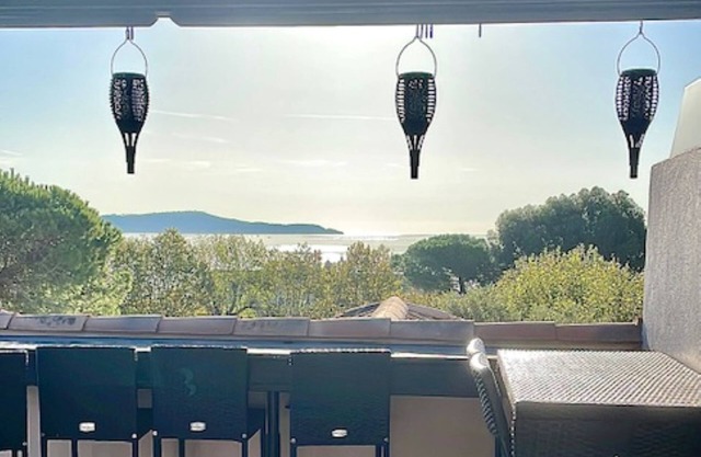 ROOFTOP STYLE MAZET SEA VIEW: 50m from beaches and town center, all comforts