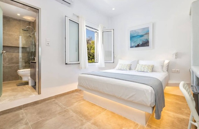 Room 10 @ Pelican Paros in the Old Town!