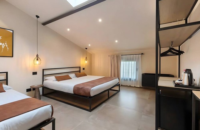 Room 'Agr Casa Pezzo Triple Room 3' with Shared Pool, Wi-Fi and Air Conditioning