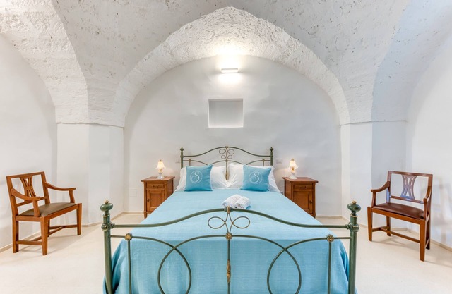 Room 'Chiara - 5' with Private Terrace, Wi-Fi and Air Conditioning