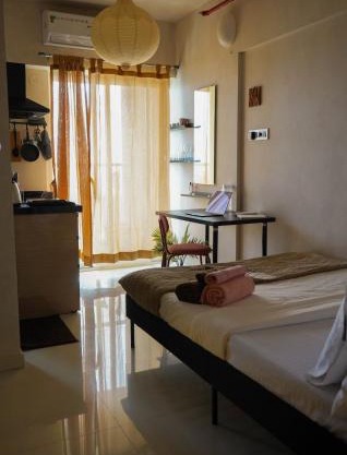 Room Dawn 12th floor Pvt studio w Balcony & Wifi