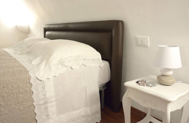 Room 'Elpis' with Wi-Fi and Air Conditioning