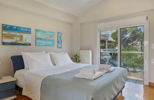 Room 'First Floor Master Bedroom' with Shared Terrace, Wi-Fi, and Air Conditioning