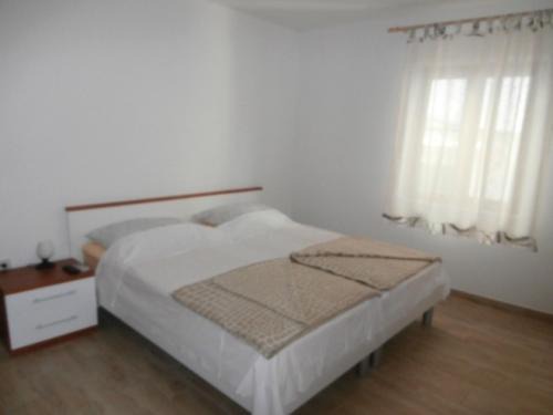Room in Susak with air conditioning, W-LAN (3865-4)