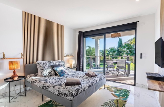 Room n°1 in Villa SCL - Summer kitchen - Heated swimming pool Jacuzzi - Terrace