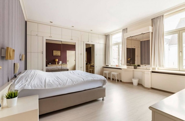 ROOM N°2 - Bruges City Center Suite Stays