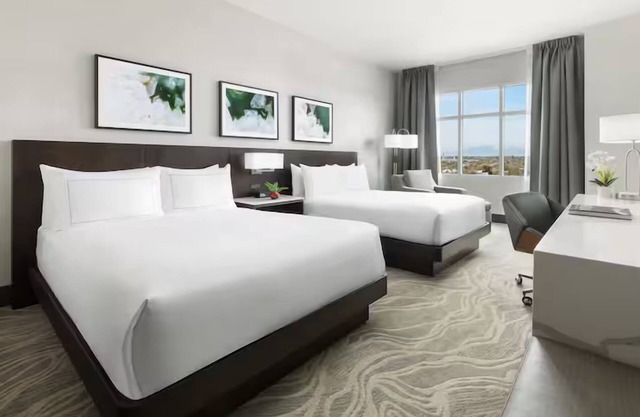 Room w/Streaming Entertainment & Modern Decor Near Tucson Convention Center