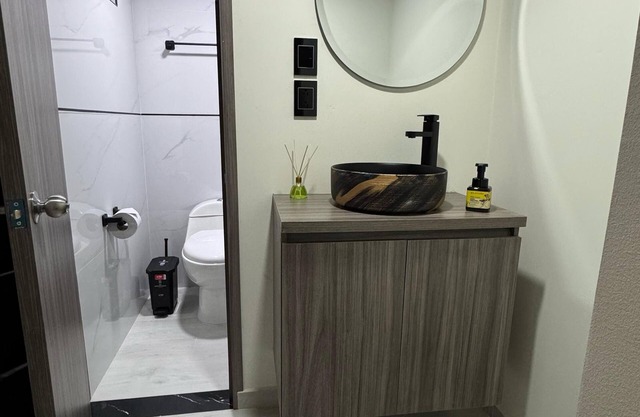 Room with private bathroom close to the airport in Bogota