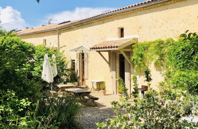 Rooms in vineyard Large charming gite near Saint Emilion