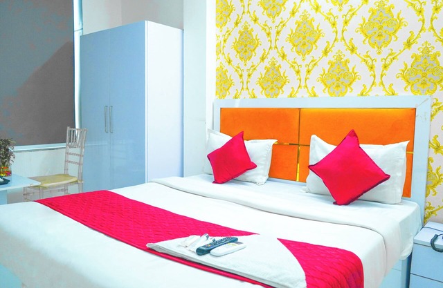 Roomshala 115 Satguru Residency