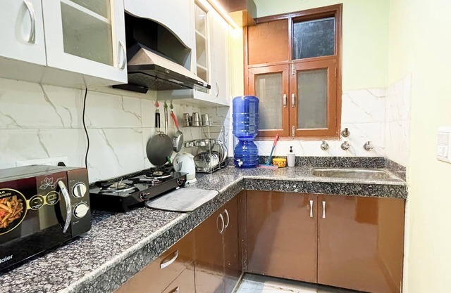 Roomshala 177 Homestay Thehrav