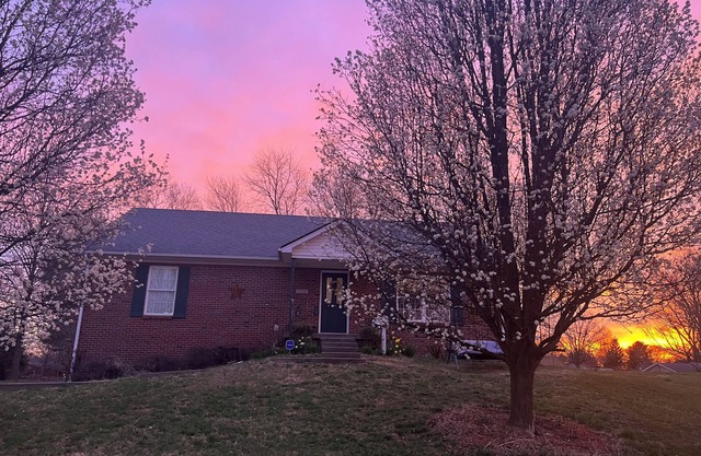 Roomy home in River Ridge area of Jeffersonville