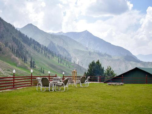 Roomy Mountain Top Resort, Batakundi