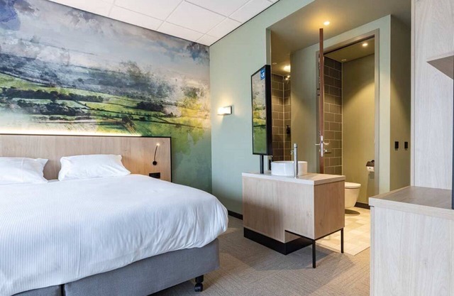 Roomy Retreat with Balcony Perfect for Families Seeking a Quiet Stay