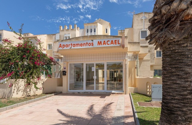 Roquetas Beachside Getaway