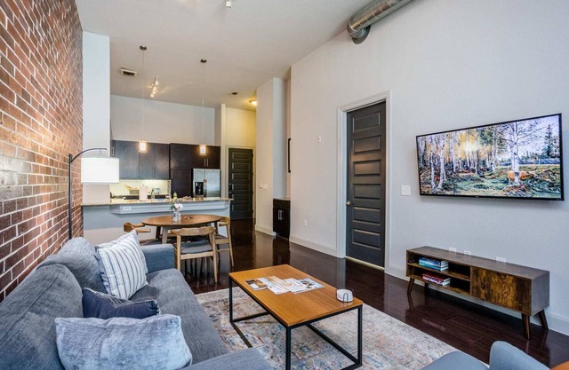 Rose at the Millennium - Stylish 1 BR in Houston