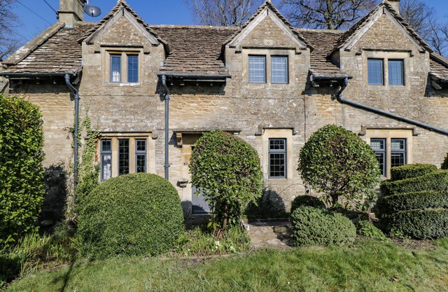 ROSE COTTAGE, family friendly, character holiday cottage in Corsham