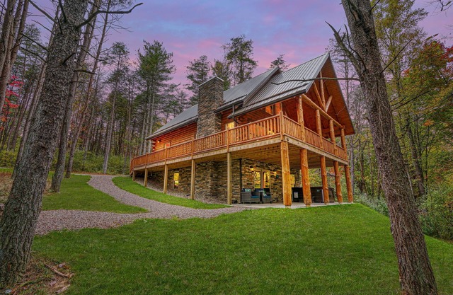 Rose's Retreat at Trickle Creek Log Cabins