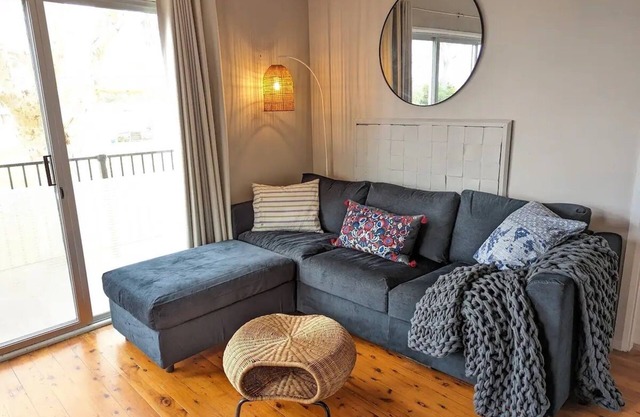 Rosella - Bay & Bush Retreat - 5 mins to Hyams Beach, Jervis Bay, pet-friendly