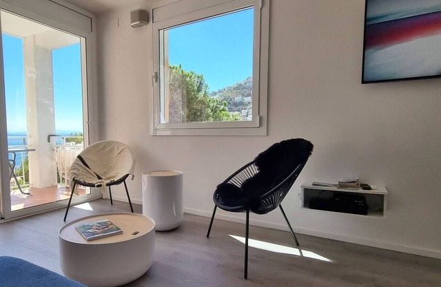 Roses sea view Canyelles beach Costa Brava AV-10