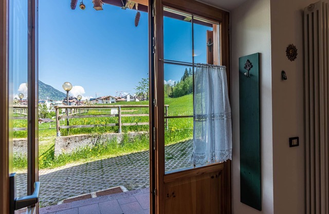 Rossana at Maso Clamer, garden and Dolomites view with pets allowed