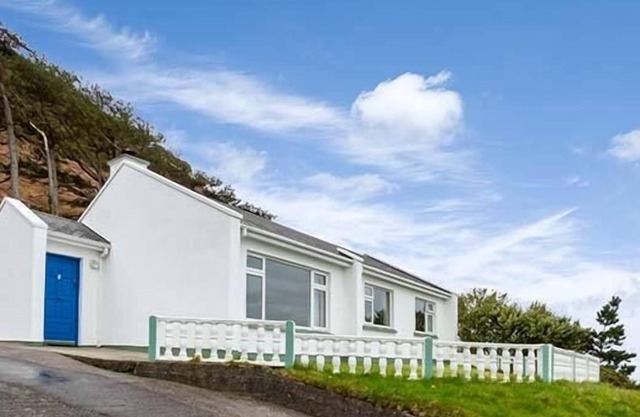 ROSSBEIGH BEACH COTTAGE NO 6, pet friendly in Glenbeigh, County Kerry