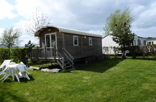 Roulotte (2 bedrooms) sleeps 4