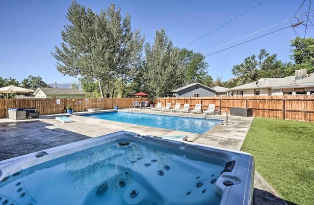 Royal Gorge Pool House- Heated Pool & Hot Tub!