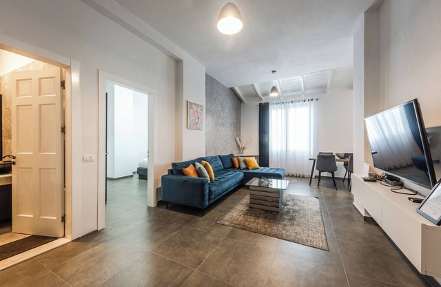 Royal Hill Apartment 1 by PS