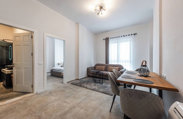 Royal Hill Apartment 2 by PS