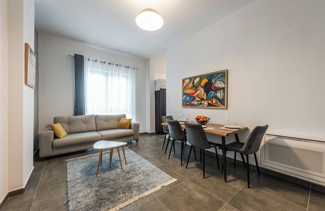 Royal Hill Apartment 3 by PS