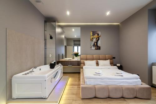 Royal jacuzzi apartment on Krehivska 10 st