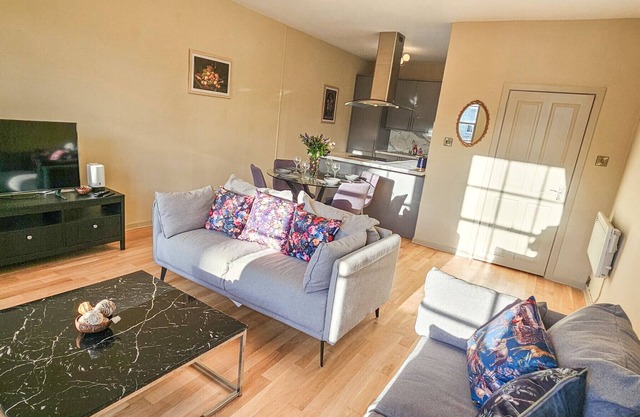 Royal Mile - Bright 2 Bedroom Apartment