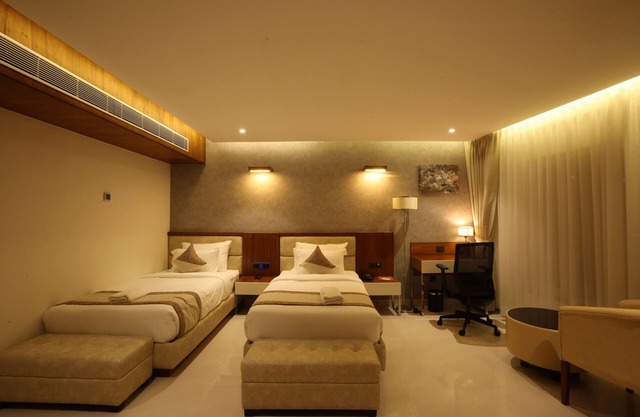 Royal Plaza Suites by RAK Rooms